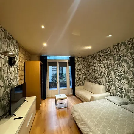 Champs Elysees Apartment *
